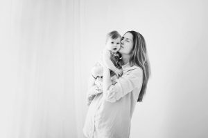 Ghidul mamicilor pentru sedinte foto de maternitate si bebelusi